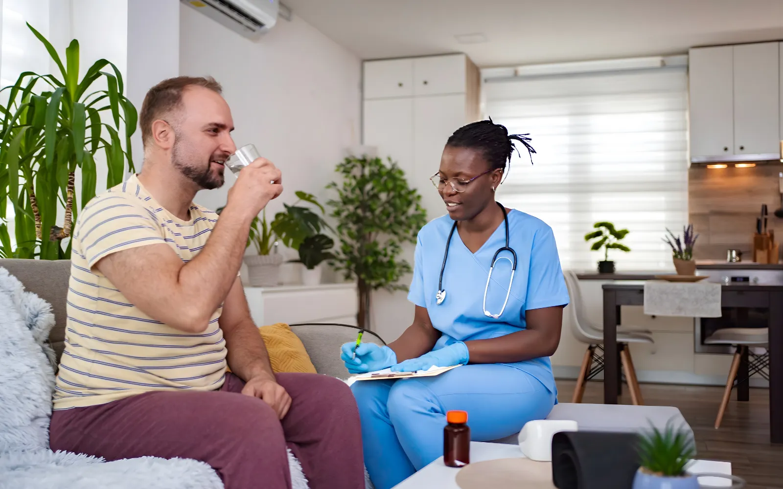 Dementia caregiver maintaining calm routine with senior in Ontario home